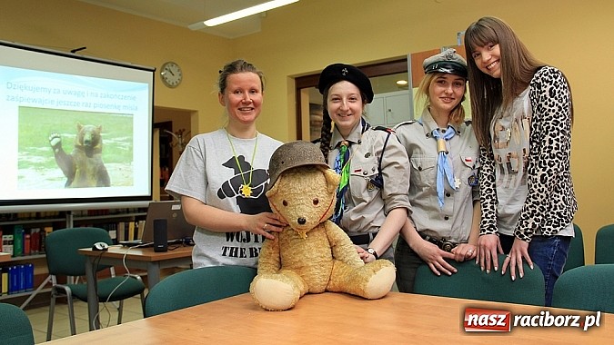 Zdjęcie w galerii na portalu naszraciborz.pl: Tydzień Bibliotek w PWSZ: Opowieść dziadka - śladami niedźwiedzia Wojtka wiadomości z regionu