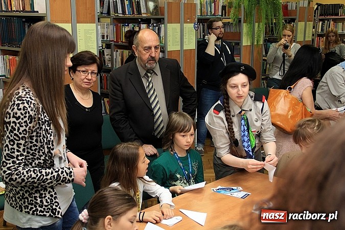 Zdjęcie w galerii na portalu naszraciborz.pl: Tydzień Bibliotek w PWSZ: Opowieść dziadka - śladami niedźwiedzia Wojtka wiadomości z regionu