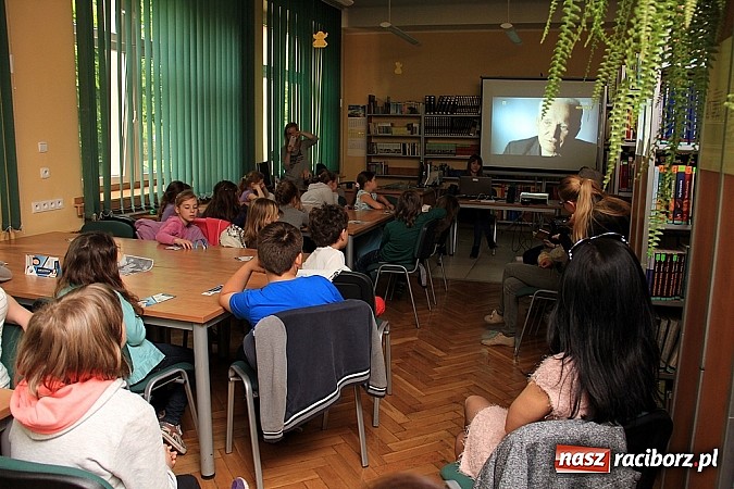 Zdjęcie w galerii na portalu naszraciborz.pl: Tydzień Bibliotek w PWSZ: Opowieść dziadka - śladami niedźwiedzia Wojtka wiadomości z regionu