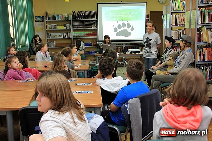 Zdjęcie w galerii na portalu naszraciborz.pl: Tydzień Bibliotek w PWSZ: Opowieść dziadka - śladami niedźwiedzia Wojtka wiadomości z regionu