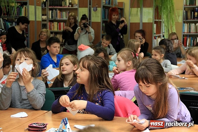 Zdjęcie w galerii na portalu naszraciborz.pl: Tydzień Bibliotek w PWSZ: Opowieść dziadka - śladami niedźwiedzia Wojtka wiadomości z regionu