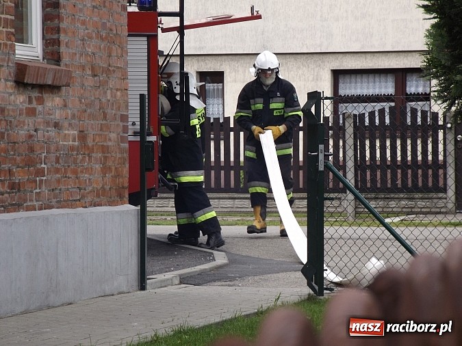 Zdjęcie w galerii na portalu naszraciborz.pl: Łańce: Przedszkolaki spotkały się ze strażakami wiadomości z regionu