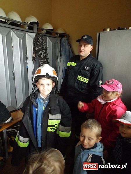 Zdjęcie w galerii na portalu naszraciborz.pl: Łańce: Przedszkolaki spotkały się ze strażakami wiadomości z regionu