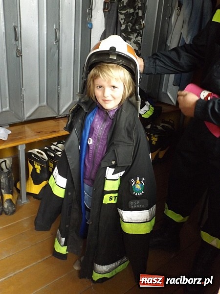 Zdjęcie w galerii na portalu naszraciborz.pl: Łańce: Przedszkolaki spotkały się ze strażakami wiadomości z regionu