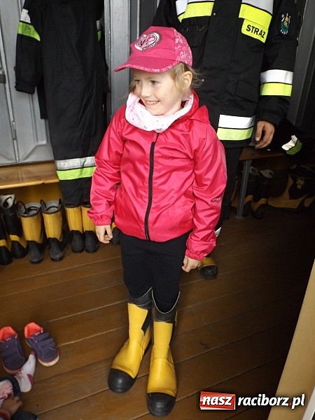 Zdjęcie w galerii na portalu naszraciborz.pl: Łańce: Przedszkolaki spotkały się ze strażakami wiadomości z regionu