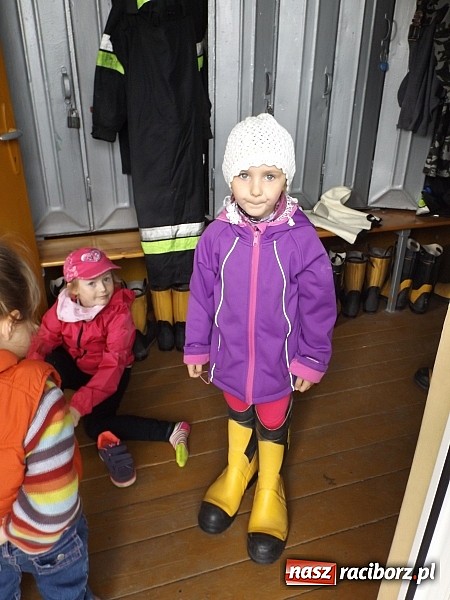 Zdjęcie w galerii na portalu naszraciborz.pl: Łańce: Przedszkolaki spotkały się ze strażakami wiadomości z regionu