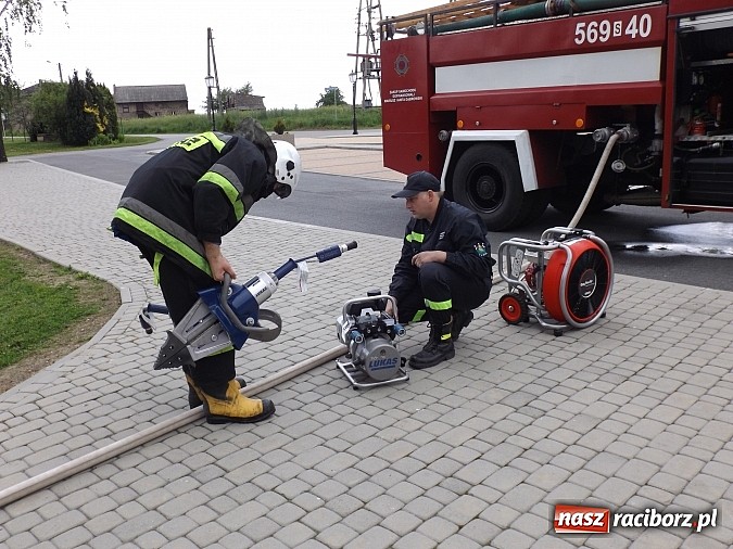 Zdjęcie w galerii na portalu naszraciborz.pl: Łańce: Przedszkolaki spotkały się ze strażakami wiadomości z regionu