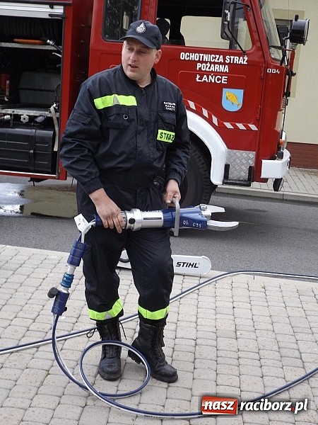 Zdjęcie w galerii na portalu naszraciborz.pl: Łańce: Przedszkolaki spotkały się ze strażakami wiadomości z regionu