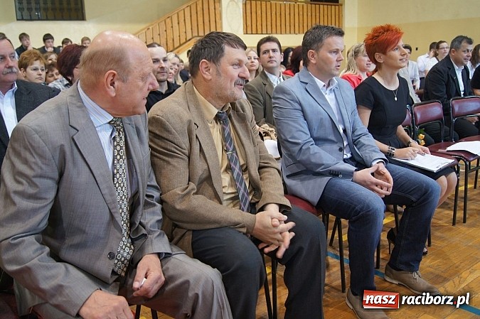 Zdjęcie w galerii na portalu naszraciborz.pl: Najlepsi uczniowie wyróżnieni na święcie szkoły wiadomości z regionu