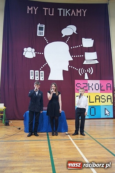 Zdjęcie w galerii na portalu naszraciborz.pl: Najlepsi uczniowie wyróżnieni na święcie szkoły wiadomości z regionu