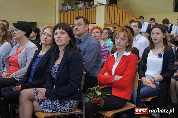 Zdjęcie w galerii na portalu naszraciborz.pl: Najlepsi uczniowie wyróżnieni na święcie szkoły wiadomości z regionu