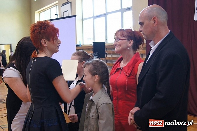 Zdjęcie w galerii na portalu naszraciborz.pl: Najlepsi uczniowie wyróżnieni na święcie szkoły wiadomości z regionu