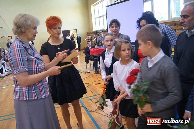 Zdjęcie w galerii na portalu naszraciborz.pl: Najlepsi uczniowie wyróżnieni na święcie szkoły wiadomości z regionu