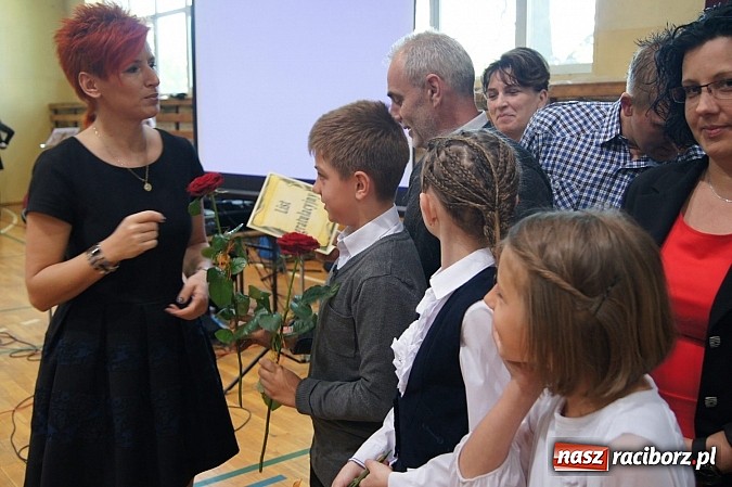 Zdjęcie w galerii na portalu naszraciborz.pl: Najlepsi uczniowie wyróżnieni na święcie szkoły wiadomości z regionu