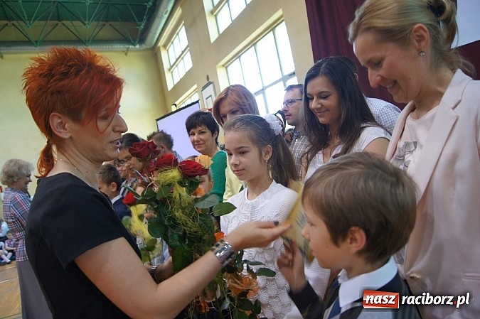 Zdjęcie w galerii na portalu naszraciborz.pl: Najlepsi uczniowie wyróżnieni na święcie szkoły wiadomości z regionu