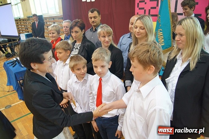 Zdjęcie w galerii na portalu naszraciborz.pl: Najlepsi uczniowie wyróżnieni na święcie szkoły wiadomości z regionu
