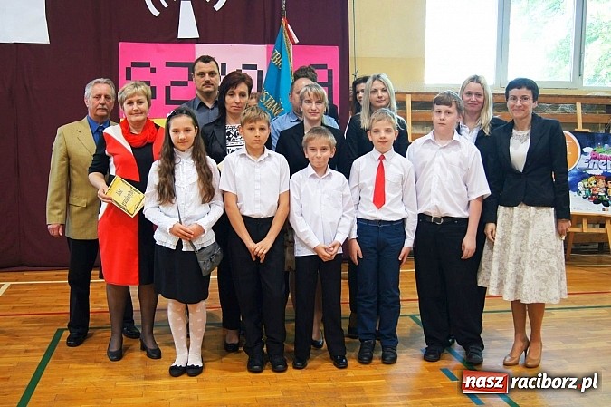 Zdjęcie w galerii na portalu naszraciborz.pl: Najlepsi uczniowie wyróżnieni na święcie szkoły wiadomości z regionu