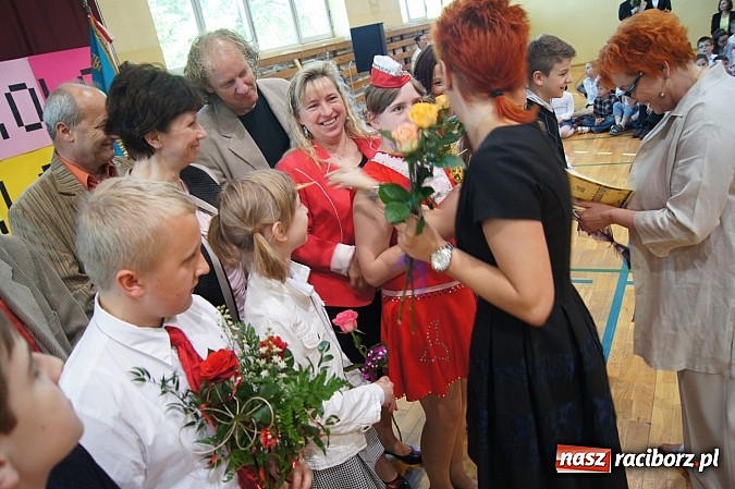 Zdjęcie w galerii na portalu naszraciborz.pl: Najlepsi uczniowie wyróżnieni na święcie szkoły wiadomości z regionu