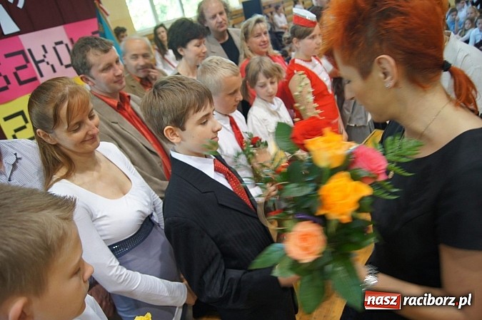 Zdjęcie w galerii na portalu naszraciborz.pl: Najlepsi uczniowie wyróżnieni na święcie szkoły wiadomości z regionu