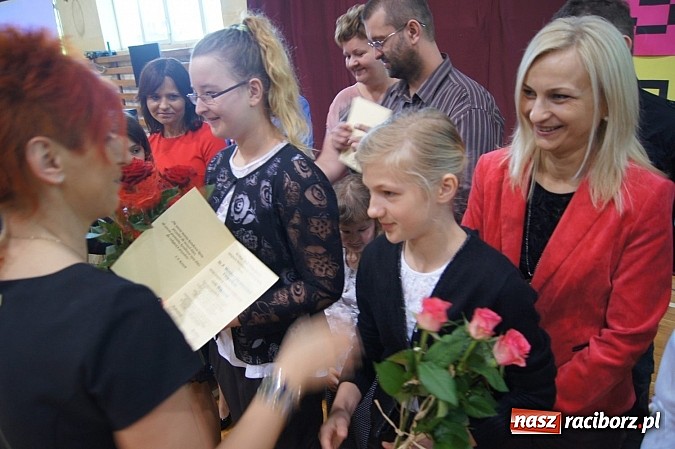 Zdjęcie w galerii na portalu naszraciborz.pl: Najlepsi uczniowie wyróżnieni na święcie szkoły wiadomości z regionu