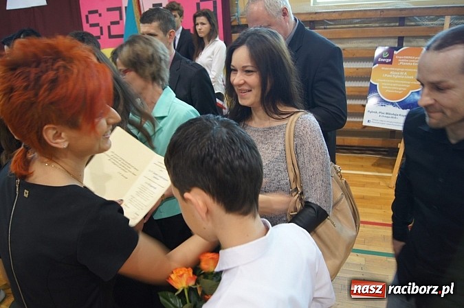 Zdjęcie w galerii na portalu naszraciborz.pl: Najlepsi uczniowie wyróżnieni na święcie szkoły wiadomości z regionu