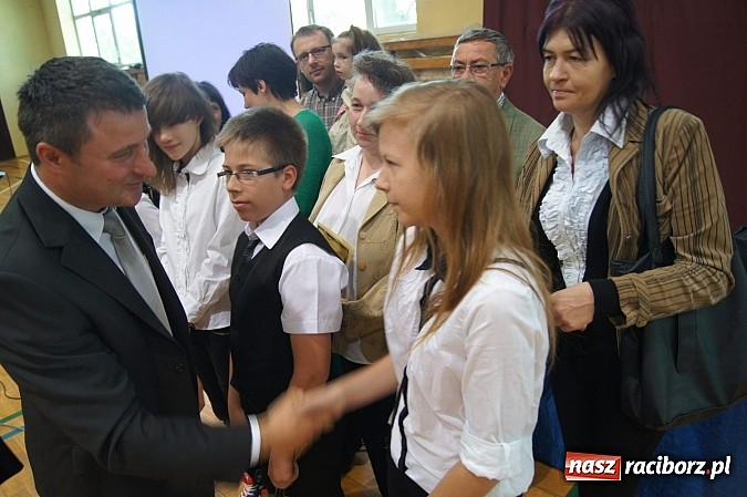 Zdjęcie w galerii na portalu naszraciborz.pl: Najlepsi uczniowie wyróżnieni na święcie szkoły wiadomości z regionu