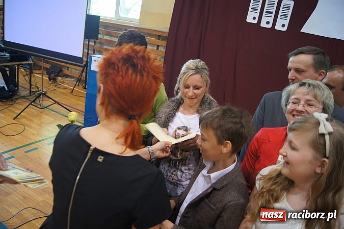 Zdjęcie w galerii na portalu naszraciborz.pl: Najlepsi uczniowie wyróżnieni na święcie szkoły wiadomości z regionu