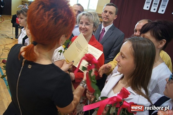 Zdjęcie w galerii na portalu naszraciborz.pl: Najlepsi uczniowie wyróżnieni na święcie szkoły wiadomości z regionu