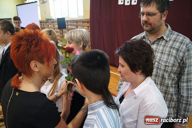 Zdjęcie w galerii na portalu naszraciborz.pl: Najlepsi uczniowie wyróżnieni na święcie szkoły wiadomości z regionu