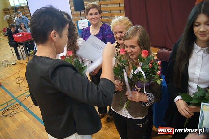 Zdjęcie w galerii na portalu naszraciborz.pl: Najlepsi uczniowie wyróżnieni na święcie szkoły wiadomości z regionu