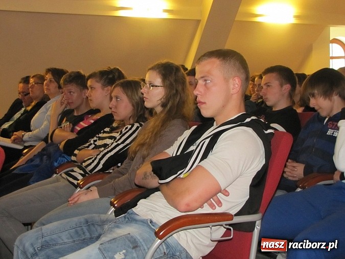 Zdjęcie w galerii na portalu naszraciborz.pl: Studia czy kształcenie zawodowe? Spotkanie z gimnazjalistami na Zamku wiadomości z regionu