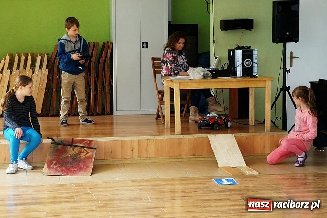 Zdjęcie w galerii na portalu naszraciborz.pl: Konkurs autek sterowanych - zawody w Strefie wiadomości z regionu