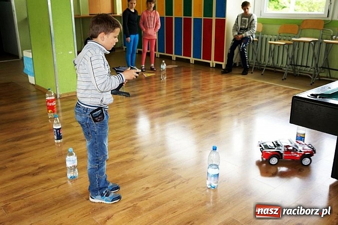 Zdjęcie w galerii na portalu naszraciborz.pl: Konkurs autek sterowanych - zawody w Strefie wiadomości z regionu