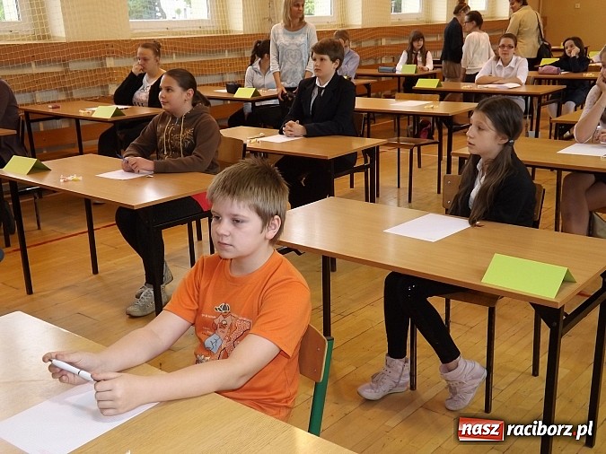 Zdjęcie w galerii na portalu naszraciborz.pl: Mistrzowie ortografii z całego powiatu w ZSP nr 3 w Raciborzu wiadomości z regionu