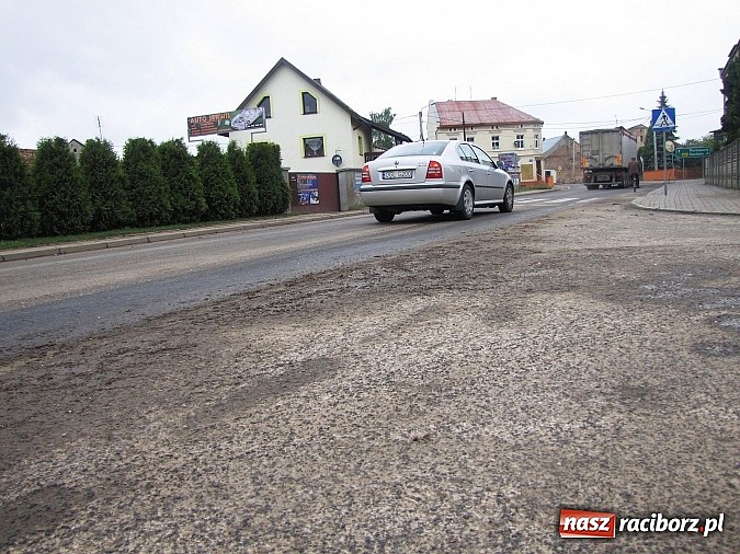 Zdjęcie w galerii na portalu naszraciborz.pl: Ulice Kietrza zanieczyszczone po przejściu burzy - zobacz zdjęcia wiadomości z regionu