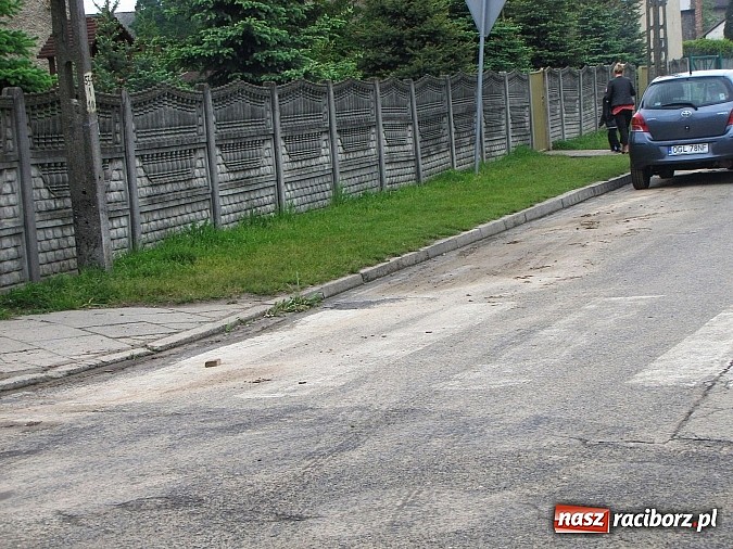 Zdjęcie w galerii na portalu naszraciborz.pl: Ulice Kietrza zanieczyszczone po przejściu burzy - zobacz zdjęcia wiadomości z regionu