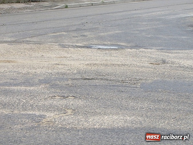 Zdjęcie w galerii na portalu naszraciborz.pl: Ulice Kietrza zanieczyszczone po przejściu burzy - zobacz zdjęcia wiadomości z regionu