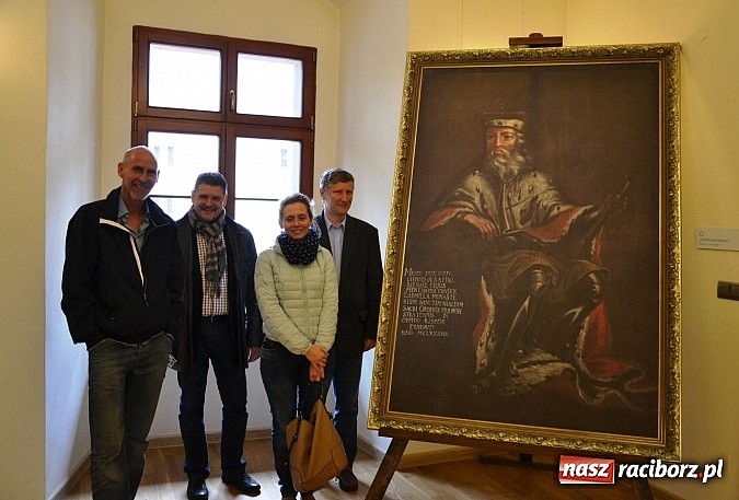 Zdjęcie w galerii na portalu naszraciborz.pl: Eduardo Lichnowsky zwiedził raciborski zamek wiadomości z regionu