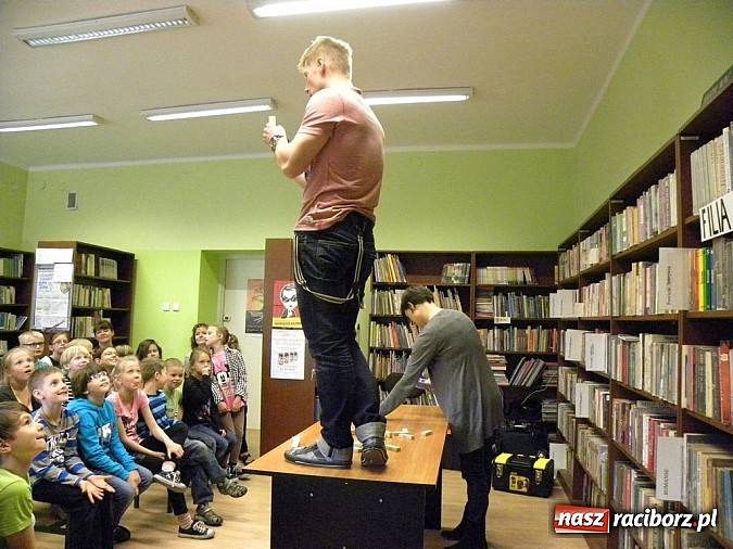 Zdjęcie w galerii na portalu naszraciborz.pl: Społeczny savoir vivre w bibliotece wiadomości z regionu