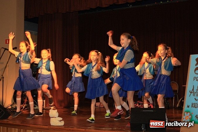 Zdjęcie w galerii na portalu naszraciborz.pl: 14. Gminny Przegląd Zespoł&oacute;w Artystycznych w Krzanowicach wiadomości z regionu