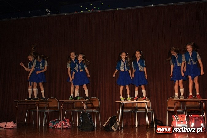 Zdjęcie w galerii na portalu naszraciborz.pl: 14. Gminny Przegląd Zespoł&oacute;w Artystycznych w Krzanowicach wiadomości z regionu