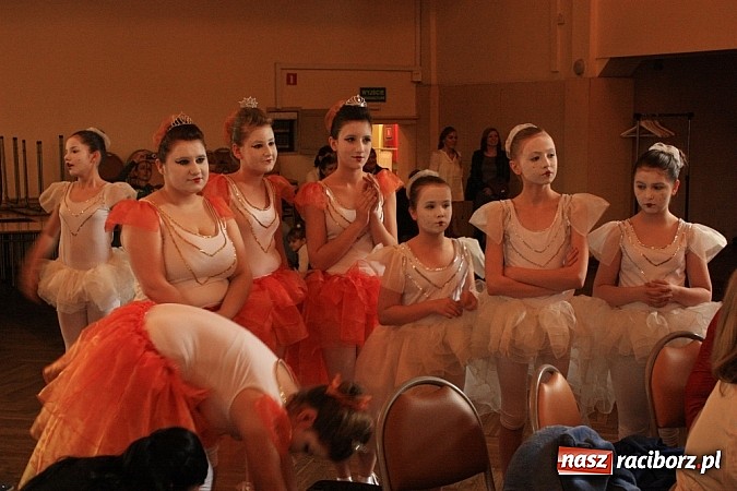 Zdjęcie w galerii na portalu naszraciborz.pl: 14. Gminny Przegląd Zespoł&oacute;w Artystycznych w Krzanowicach wiadomości z regionu