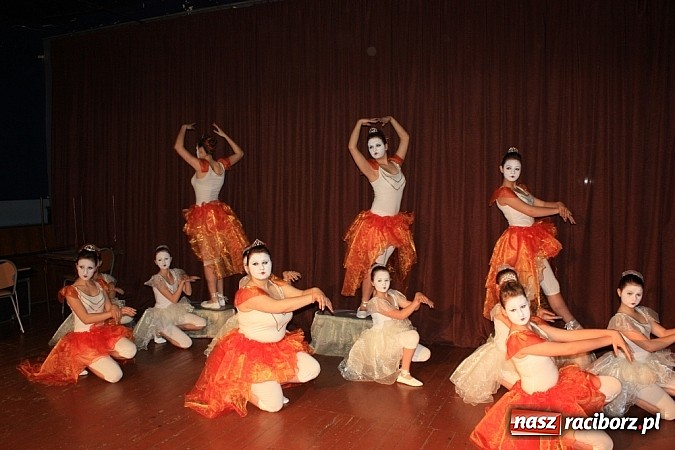 Zdjęcie w galerii na portalu naszraciborz.pl: 14. Gminny Przegląd Zespoł&oacute;w Artystycznych w Krzanowicach wiadomości z regionu