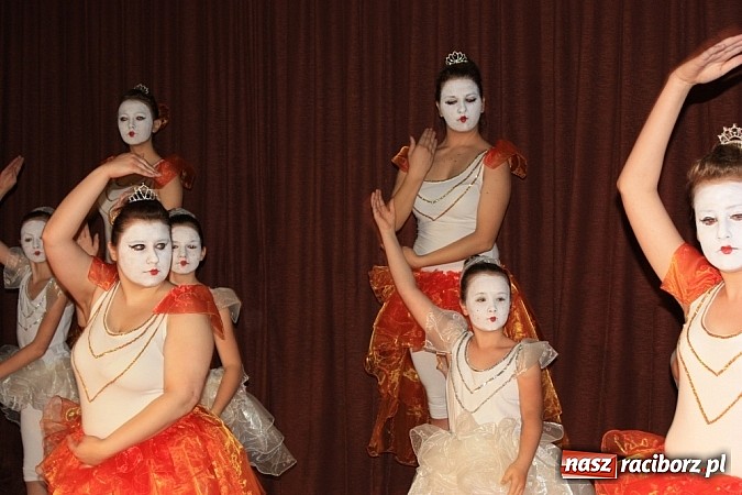 Zdjęcie w galerii na portalu naszraciborz.pl: 14. Gminny Przegląd Zespoł&oacute;w Artystycznych w Krzanowicach wiadomości z regionu