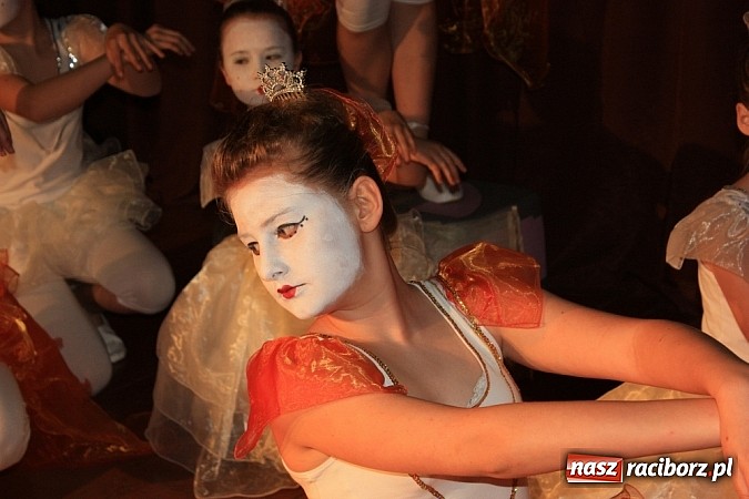 Zdjęcie w galerii na portalu naszraciborz.pl: 14. Gminny Przegląd Zespoł&oacute;w Artystycznych w Krzanowicach wiadomości z regionu