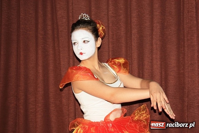 Zdjęcie w galerii na portalu naszraciborz.pl: 14. Gminny Przegląd Zespoł&oacute;w Artystycznych w Krzanowicach wiadomości z regionu