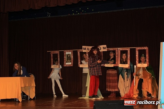 Zdjęcie w galerii na portalu naszraciborz.pl: 14. Gminny Przegląd Zespoł&oacute;w Artystycznych w Krzanowicach wiadomości z regionu