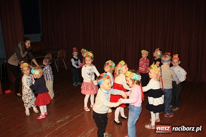 Zdjęcie w galerii na portalu naszraciborz.pl: 14. Gminny Przegląd Zespoł&oacute;w Artystycznych w Krzanowicach wiadomości z regionu