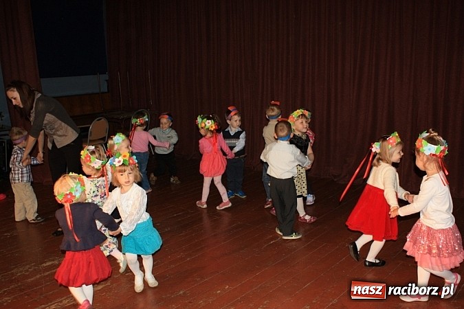 Zdjęcie w galerii na portalu naszraciborz.pl: 14. Gminny Przegląd Zespoł&oacute;w Artystycznych w Krzanowicach wiadomości z regionu