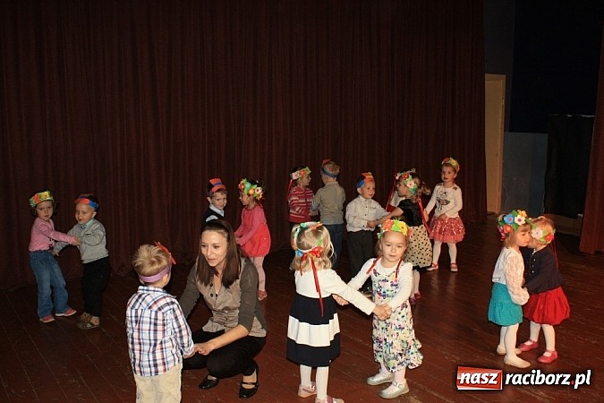 Zdjęcie w galerii na portalu naszraciborz.pl: 14. Gminny Przegląd Zespoł&oacute;w Artystycznych w Krzanowicach wiadomości z regionu